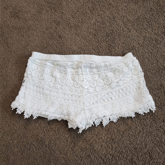 SOLD- White Lace Crochet Shorts, Women's S - Picture 6 of 6
